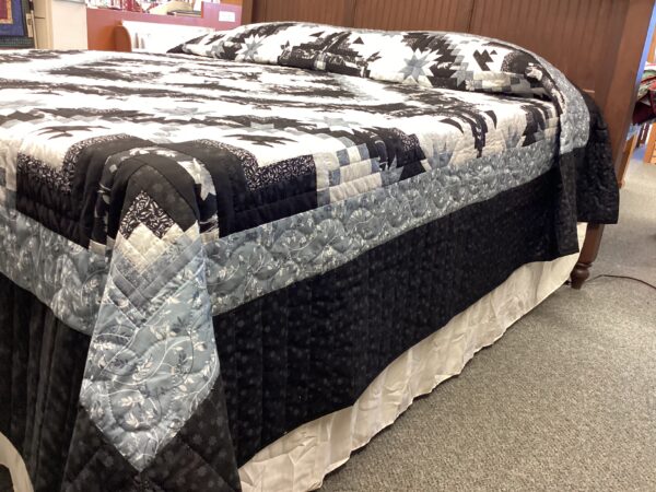 King Size Hand-Quilted Mennonite Quilt-Eureka Pattern - Image 4