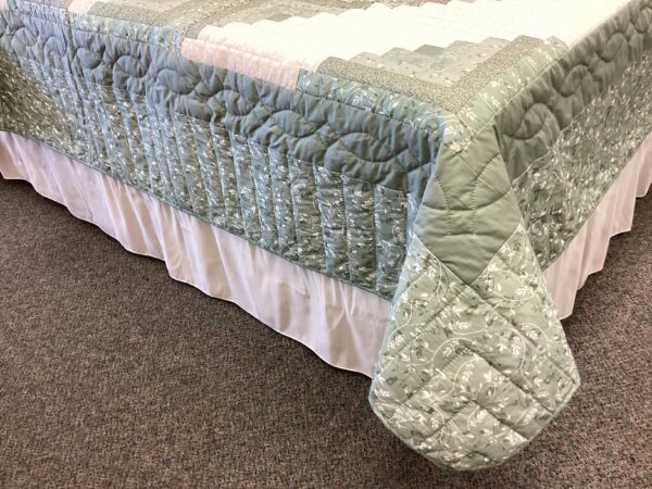 Log Cabin Star Hand Quilted King Size - Image 3